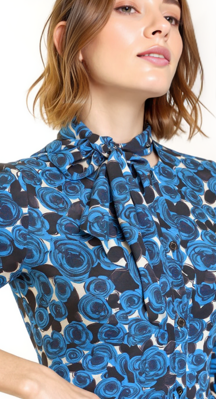 Блуза Love Moschino — студийная фотосессия